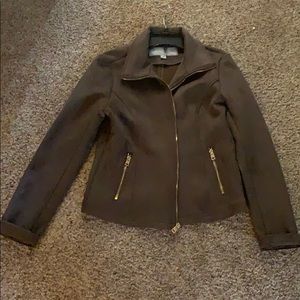 In excellent condition jacket. Great with denim❤️